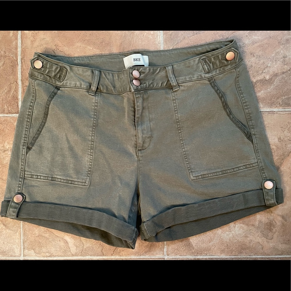 Buckle BKE Cargo Shorts. Size 31